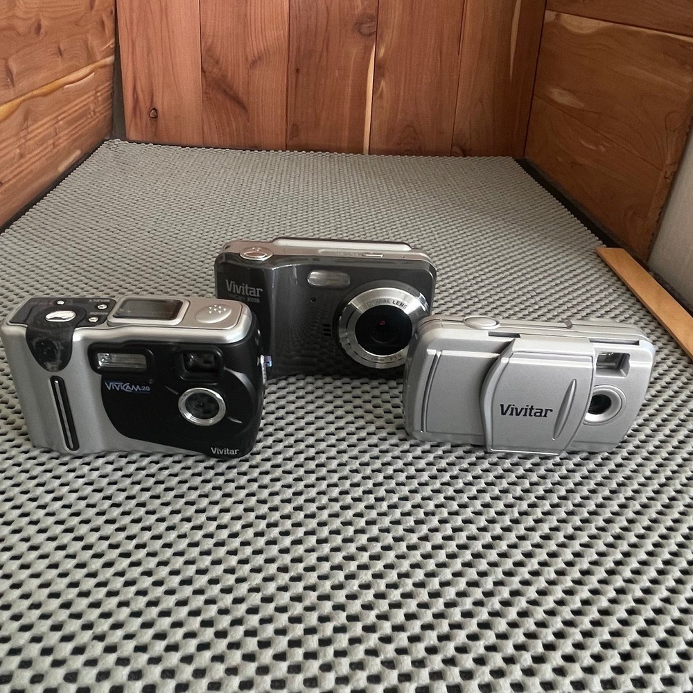 Lot of 3 Digital Cameras Vivitar Vivicam , 3 in 1 LCD, Vivitar T028